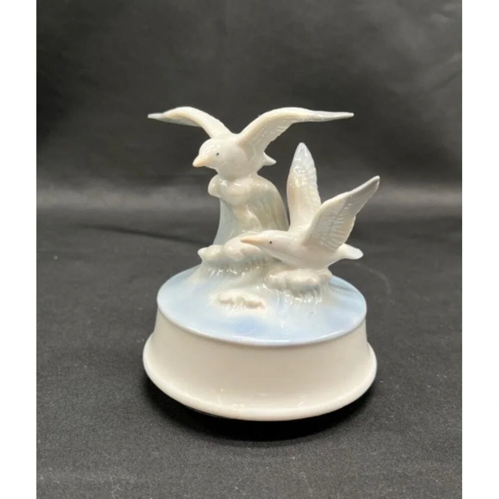 Otigiri bird music box seagulls on wave plays 